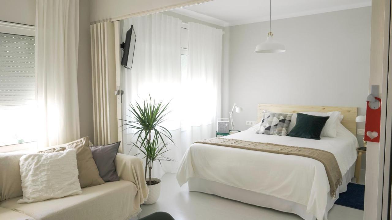 At Home, In The Heart Of סיטגס מראה חיצוני תמונה