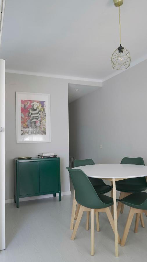 At Home, In The Heart Of סיטגס מראה חיצוני תמונה