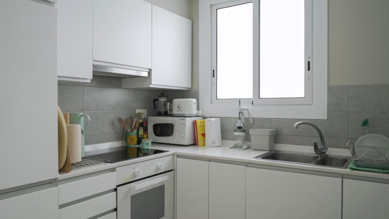 At Home, In The Heart Of סיטגס מראה חיצוני תמונה